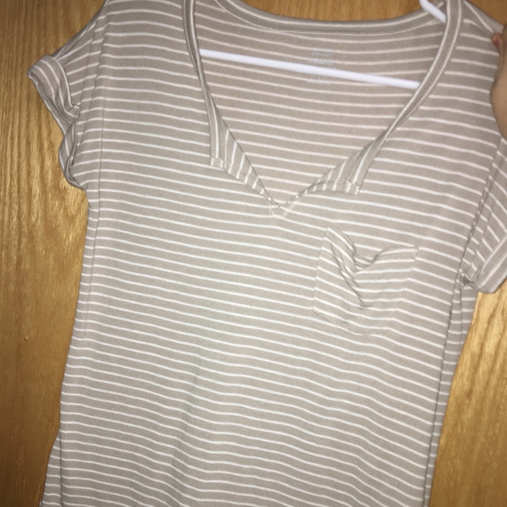 Old navy v-neck tee shirt